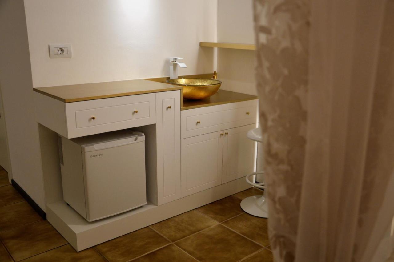 Готель Gold White Exclusive House Поліньяно-а-Маре Екстер'єр фото